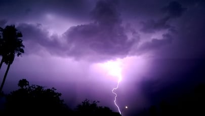 lightening-520160_1280